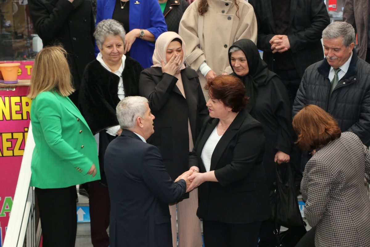 CHP Serdivan Belediye Başkan Adayı Aydoğan Arslan ile CHP Sapanca Belediye Başkan Adayı Azize Çeroğlu 14 Mart Tıp Bayramı Kutlamalarında SASÇED Başkanı Mahmure Çolak'ı Makamında Ziyaret Ettiler