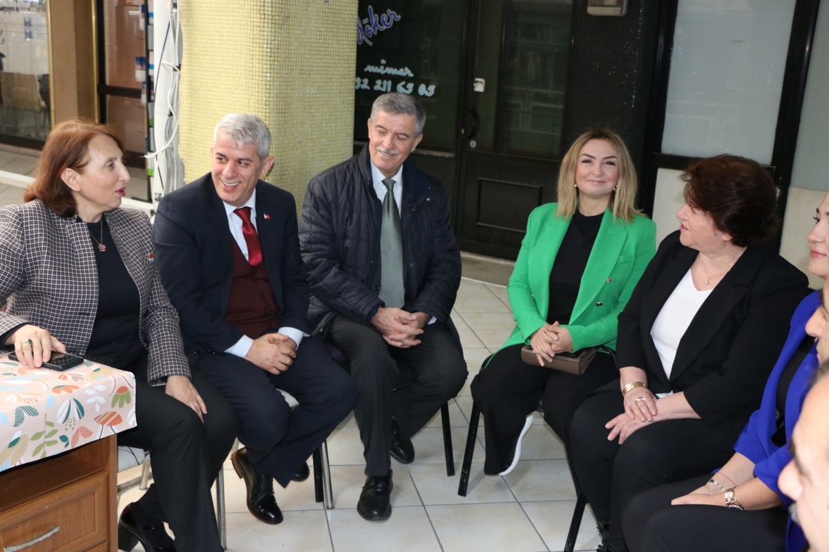 CHP Serdivan Belediye Başkan Adayı Aydoğan Arslan ile CHP Sapanca Belediye Başkan Adayı Azize Çeroğlu 14 Mart Tıp Bayramı Kutlamalarında SASÇED Başkanı Mahmure Çolak'ı Makamında Ziyaret Ettiler