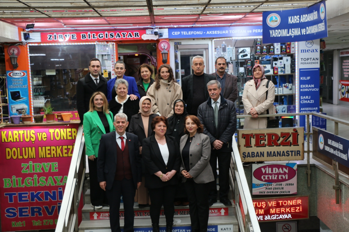 CHP Serdivan Belediye Başkan Adayı Aydoğan Arslan ile CHP Sapanca Belediye Başkan Adayı Azize Çeroğlu 14 Mart Tıp Bayramı Kutlamalarında SASÇED Başkanı Mahmure Çolak'ı Makamında Ziyaret Ettiler