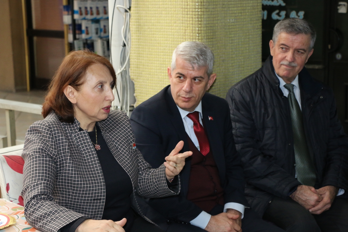 CHP Serdivan Belediye Başkan Adayı Aydoğan Arslan ile CHP Sapanca Belediye Başkan Adayı Azize Çeroğlu 14 Mart Tıp Bayramı Kutlamalarında SASÇED Başkanı Mahmure Çolak'ı Makamında Ziyaret Ettiler