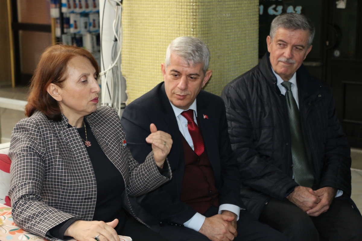 CHP Serdivan Belediye Başkan Adayı Aydoğan Arslan ile CHP Sapanca Belediye Başkan Adayı Azize Çeroğlu 14 Mart Tıp Bayramı Kutlamalarında SASÇED Başkanı Mahmure Çolak'ı Makamında Ziyaret Ettiler