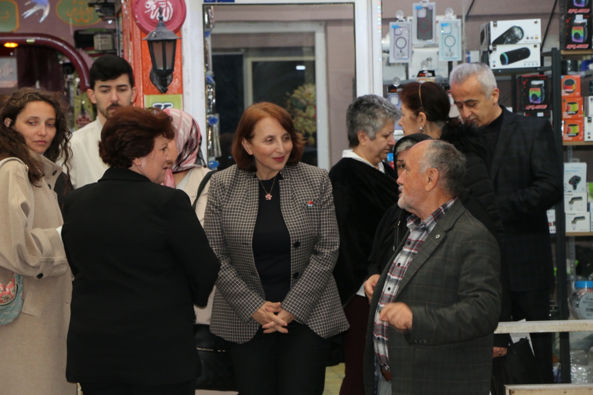CHP Serdivan Belediye Başkan Adayı Aydoğan Arslan ile CHP Sapanca Belediye Başkan Adayı Azize Çeroğlu 14 Mart Tıp Bayramı Kutlamalarında SASÇED Başkanı Mahmure Çolak'ı Makamında Ziyaret Ettiler