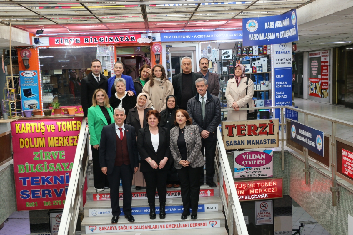 CHP Serdivan Belediye Başkan Adayı Aydoğan Arslan ile CHP Sapanca Belediye Başkan Adayı Azize Çeroğlu 14 Mart Tıp Bayramı Kutlamalarında SASÇED Başkanı Mahmure Çolak'ı Makamında Ziyaret Ettiler