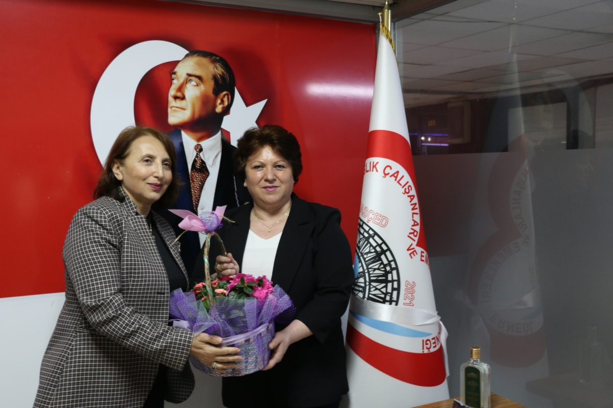 CHP Serdivan Belediye Başkan Adayı Aydoğan Arslan ile CHP Sapanca Belediye Başkan Adayı Azize Çeroğlu 14 Mart Tıp Bayramı Kutlamalarında SASÇED Başkanı Mahmure Çolak'ı Makamında Ziyaret Ettiler