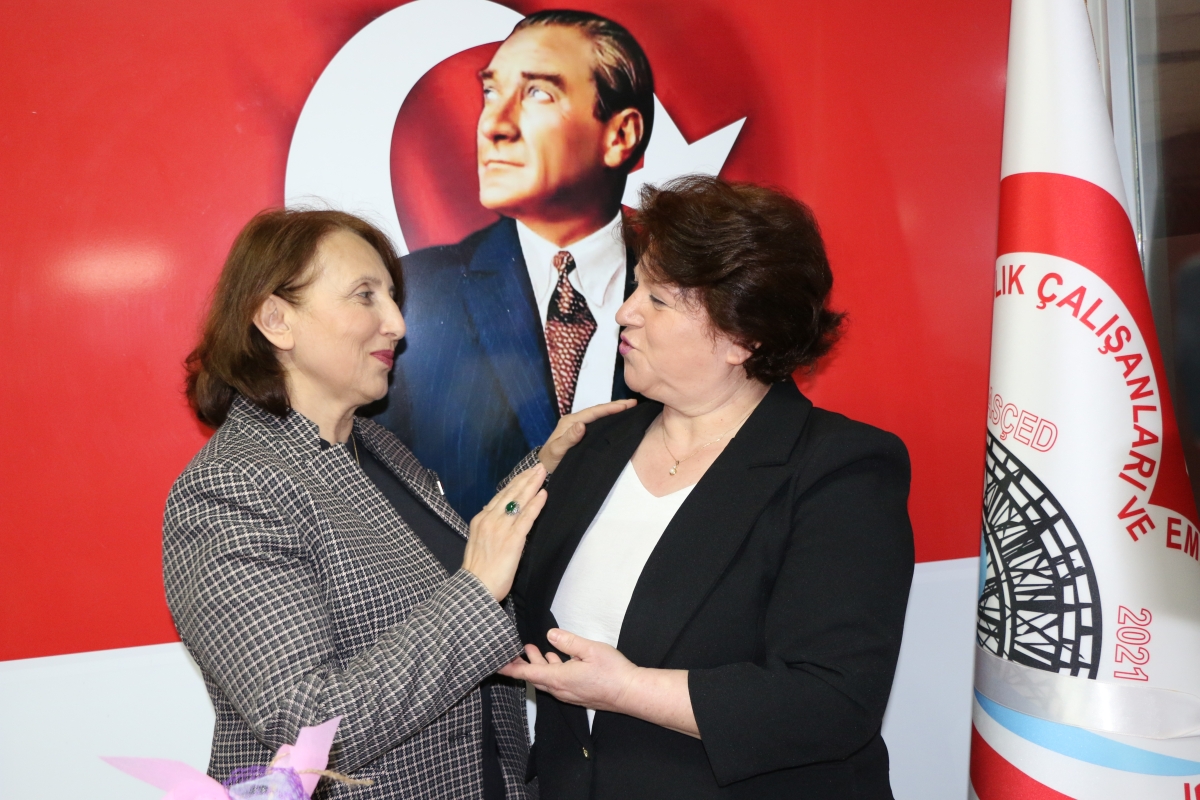 CHP Serdivan Belediye Başkan Adayı Aydoğan Arslan ile CHP Sapanca Belediye Başkan Adayı Azize Çeroğlu 14 Mart Tıp Bayramı Kutlamalarında SASÇED Başkanı Mahmure Çolak'ı Makamında Ziyaret Ettiler