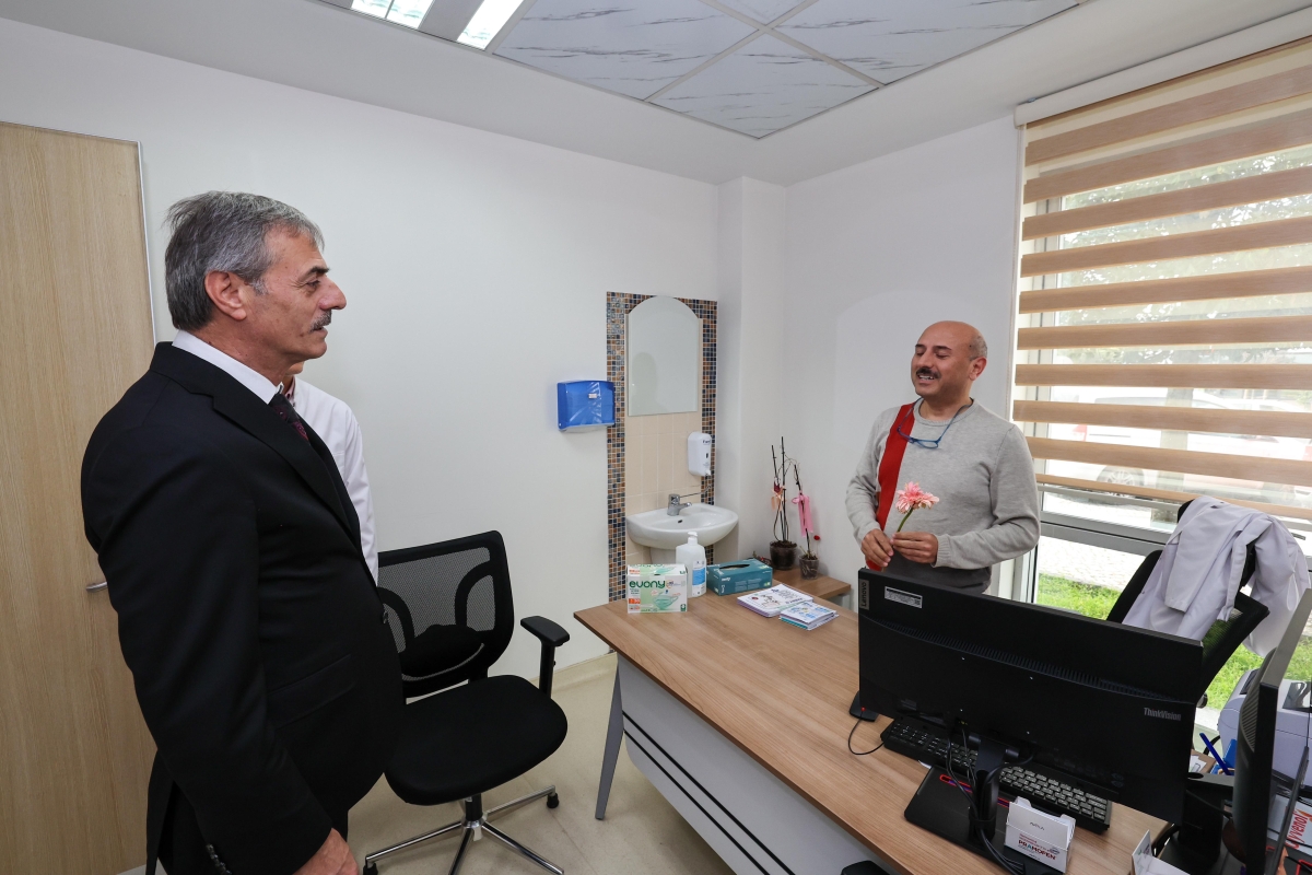 Başkan Adayı Alemdar, Tıp Bayramı’nda müjdesini paylaştı: “7/24 hizmet sunacak Çocuk Kliniği’ni şehrimize kazandıracağız ( GÜNÜN ÖNE ÇIKAN FOTOĞRAFLARI 9