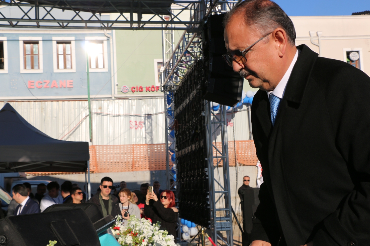 Ada Hayat Yerinde Kentsel Dönüşüm Projesi Temel Atma Töreni Bakan Mehmet Özhaseki' Katılımları ile Sakarya'da Gerçekleşti ( İŞTE GÜNÜN ÖNE ÇIKAN FOTOĞRAFLARI )