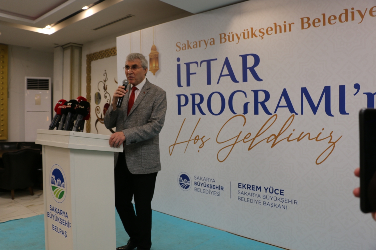 Sakarya Büyükşehir Belediye Başkanı Ekrem Yüce'nin Basına Veda Yemeği (GECEYE DAMGASINI VURAN HATIRA FOTOĞRAFLARI )