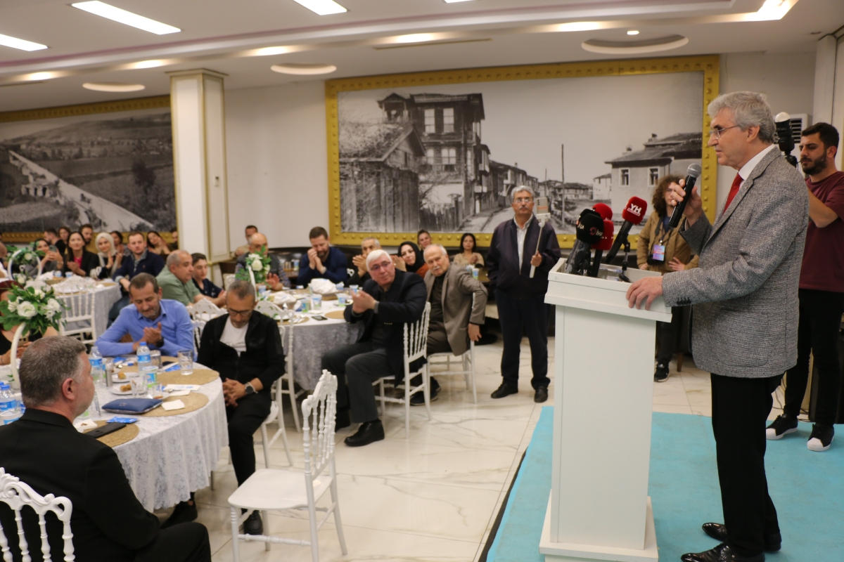 Sakarya Büyükşehir Belediye Başkanı Ekrem Yüce'nin Basına Veda Yemeği (GECEYE DAMGASINI VURAN HATIRA FOTOĞRAFLARI )