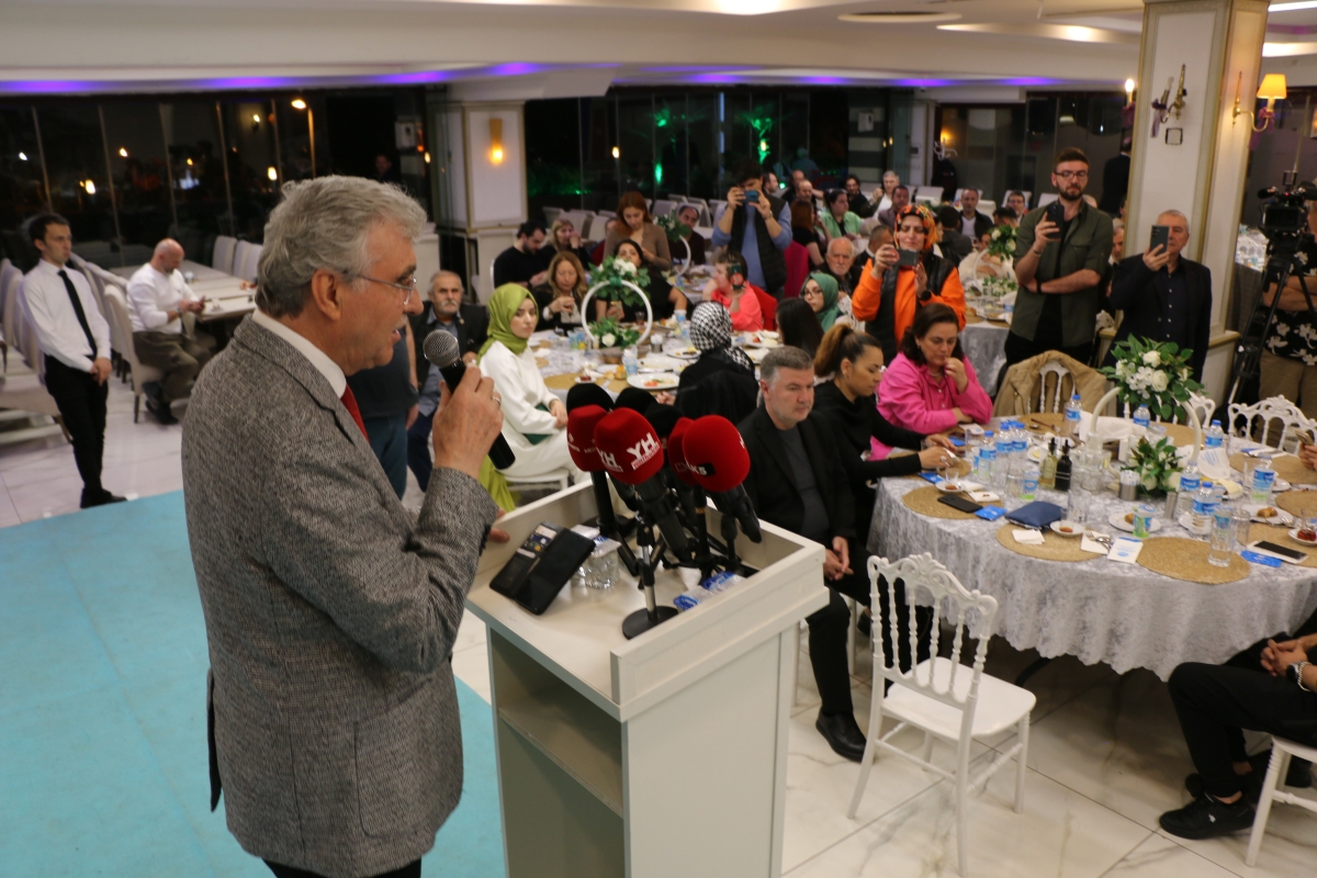 Sakarya Büyükşehir Belediye Başkanı Ekrem Yüce'nin Basına Veda Yemeği (GECEYE DAMGASINI VURAN HATIRA FOTOĞRAFLARI )