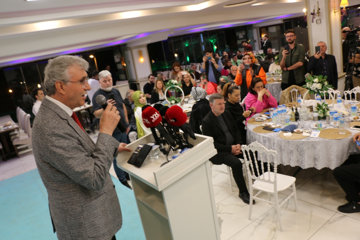 Sakarya Büyükşehir Belediye Başkanı Ekrem Yüce'nin Basına Veda Yemeği (GECEYE DAMGASINI VURAN HATIRA FOTOĞRAFLARI )