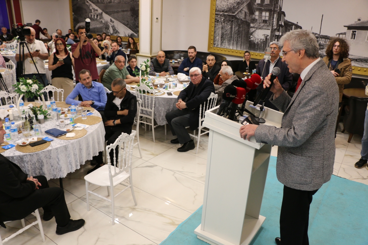 Sakarya Büyükşehir Belediye Başkanı Ekrem Yüce'nin Basına Veda Yemeği (GECEYE DAMGASINI VURAN HATIRA FOTOĞRAFLARI )