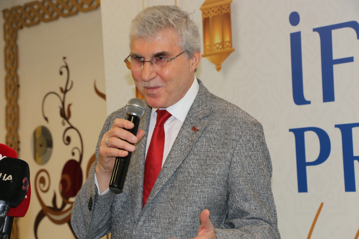 Sakarya Büyükşehir Belediye Başkanı Ekrem Yüce'nin Basına Veda Yemeği (GECEYE DAMGASINI VURAN HATIRA FOTOĞRAFLARI )