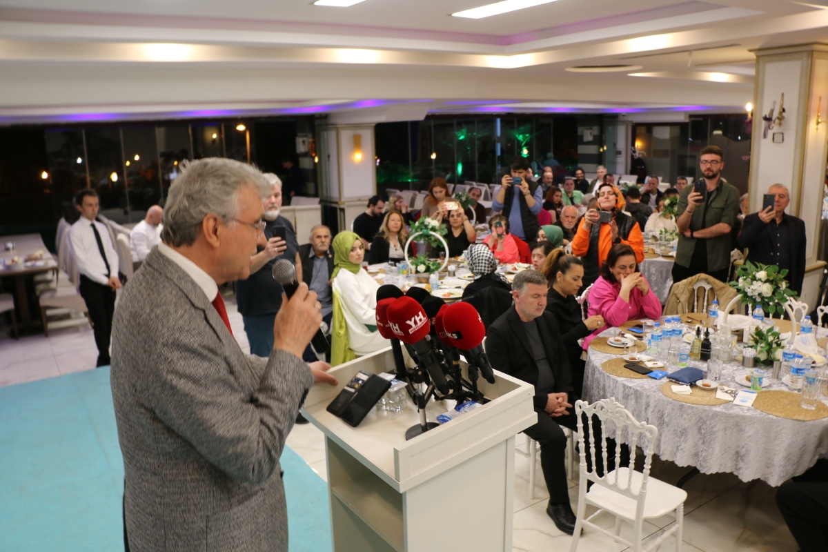 Sakarya Büyükşehir Belediye Başkanı Ekrem Yüce'nin Basına Veda Yemeği (GECEYE DAMGASINI VURAN HATIRA FOTOĞRAFLARI )
