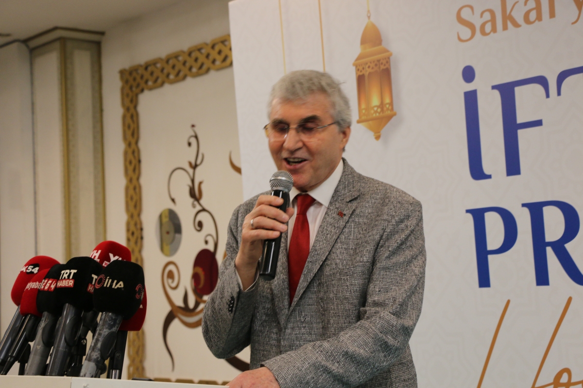 Sakarya Büyükşehir Belediye Başkanı Ekrem Yüce'nin Basına Veda Yemeği (GECEYE DAMGASINI VURAN HATIRA FOTOĞRAFLARI )
