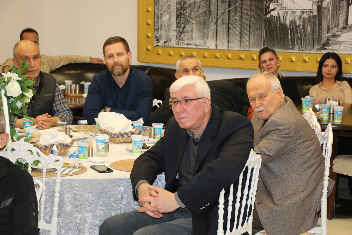 Sakarya Büyükşehir Belediye Başkanı Ekrem Yüce'nin Basına Veda Yemeği (GECEYE DAMGASINI VURAN HATIRA FOTOĞRAFLARI )