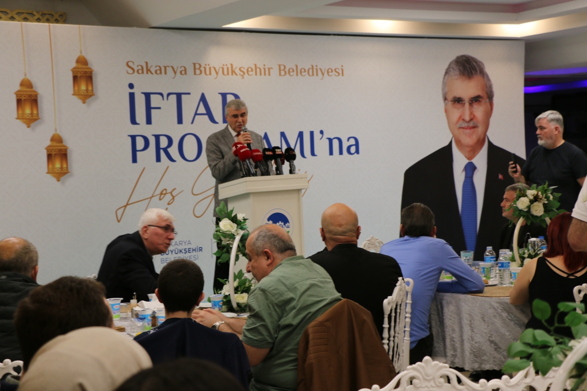 Sakarya Büyükşehir Belediye Başkanı Ekrem Yüce'nin Basına Veda Yemeği (GECEYE DAMGASINI VURAN HATIRA FOTOĞRAFLARI )