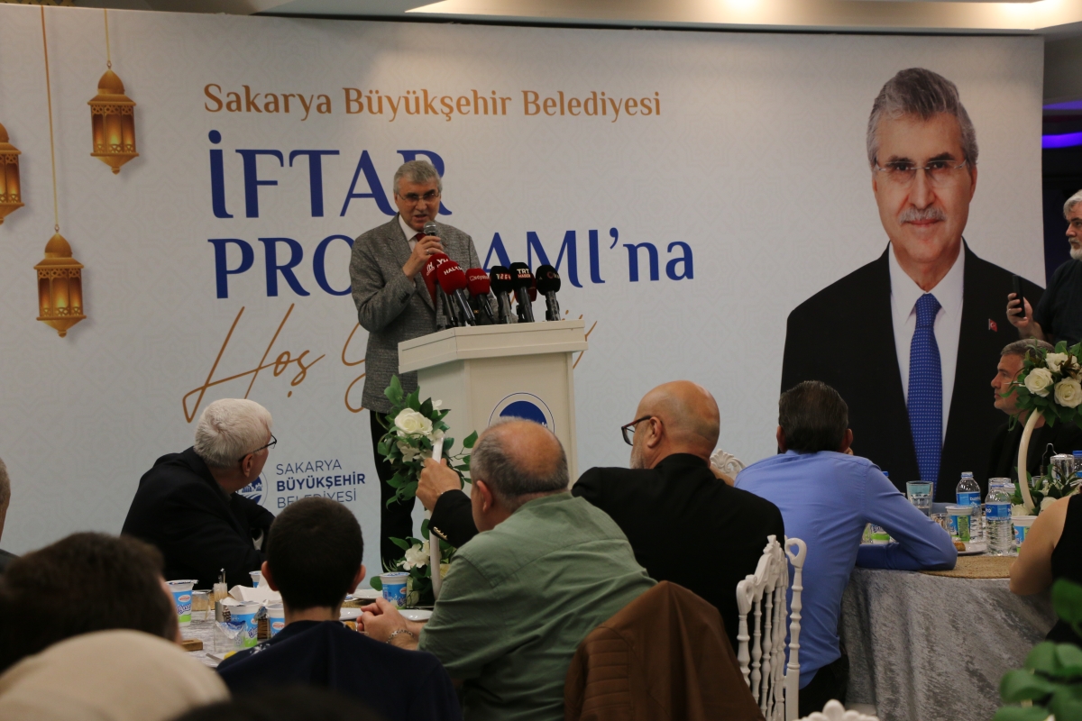 Sakarya Büyükşehir Belediye Başkanı Ekrem Yüce'nin Basına Veda Yemeği (GECEYE DAMGASINI VURAN HATIRA FOTOĞRAFLARI )