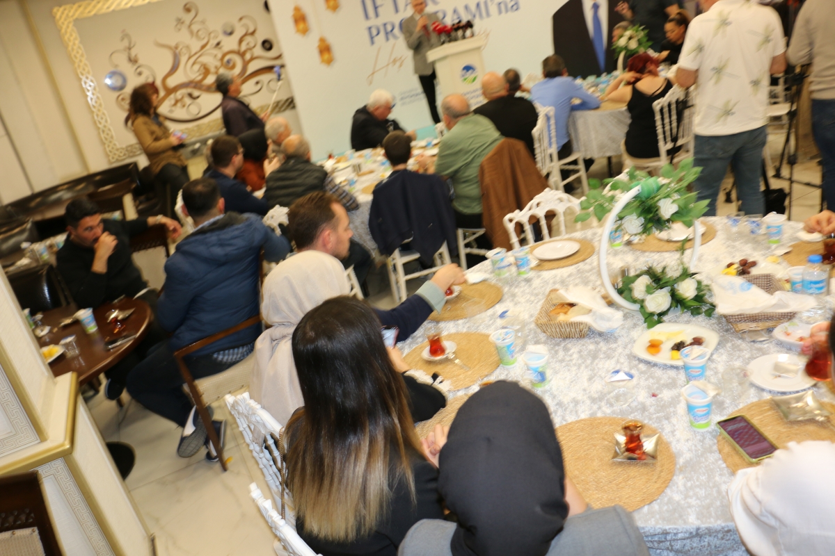 Sakarya Büyükşehir Belediye Başkanı Ekrem Yüce'nin Basına Veda Yemeği (GECEYE DAMGASINI VURAN HATIRA FOTOĞRAFLARI )