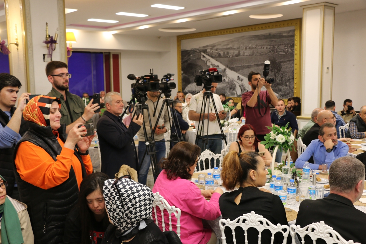Sakarya Büyükşehir Belediye Başkanı Ekrem Yüce'nin Basına Veda Yemeği (GECEYE DAMGASINI VURAN HATIRA FOTOĞRAFLARI )