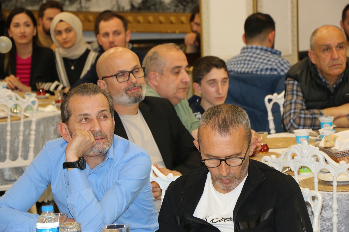 Sakarya Büyükşehir Belediye Başkanı Ekrem Yüce'nin Basına Veda Yemeği (GECEYE DAMGASINI VURAN HATIRA FOTOĞRAFLARI )
