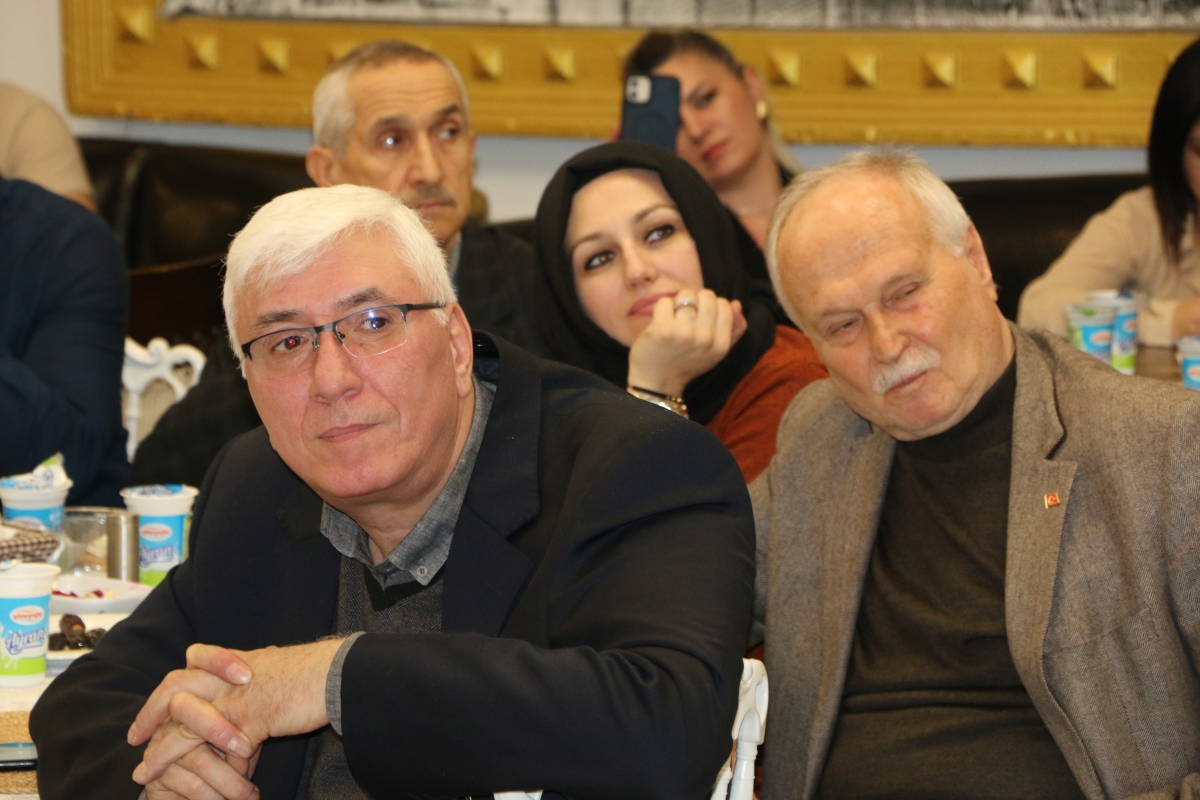 Sakarya Büyükşehir Belediye Başkanı Ekrem Yüce'nin Basına Veda Yemeği (GECEYE DAMGASINI VURAN HATIRA FOTOĞRAFLARI )
