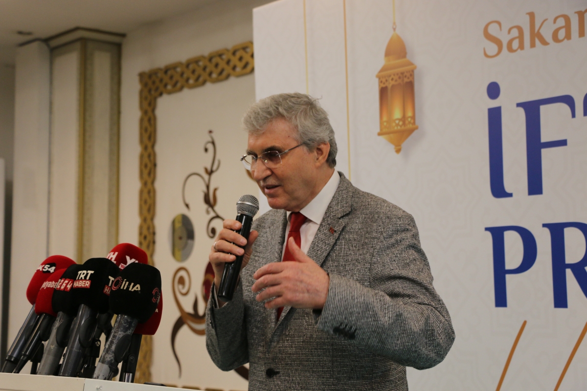 Sakarya Büyükşehir Belediye Başkanı Ekrem Yüce'nin Basına Veda Yemeği (GECEYE DAMGASINI VURAN HATIRA FOTOĞRAFLARI )