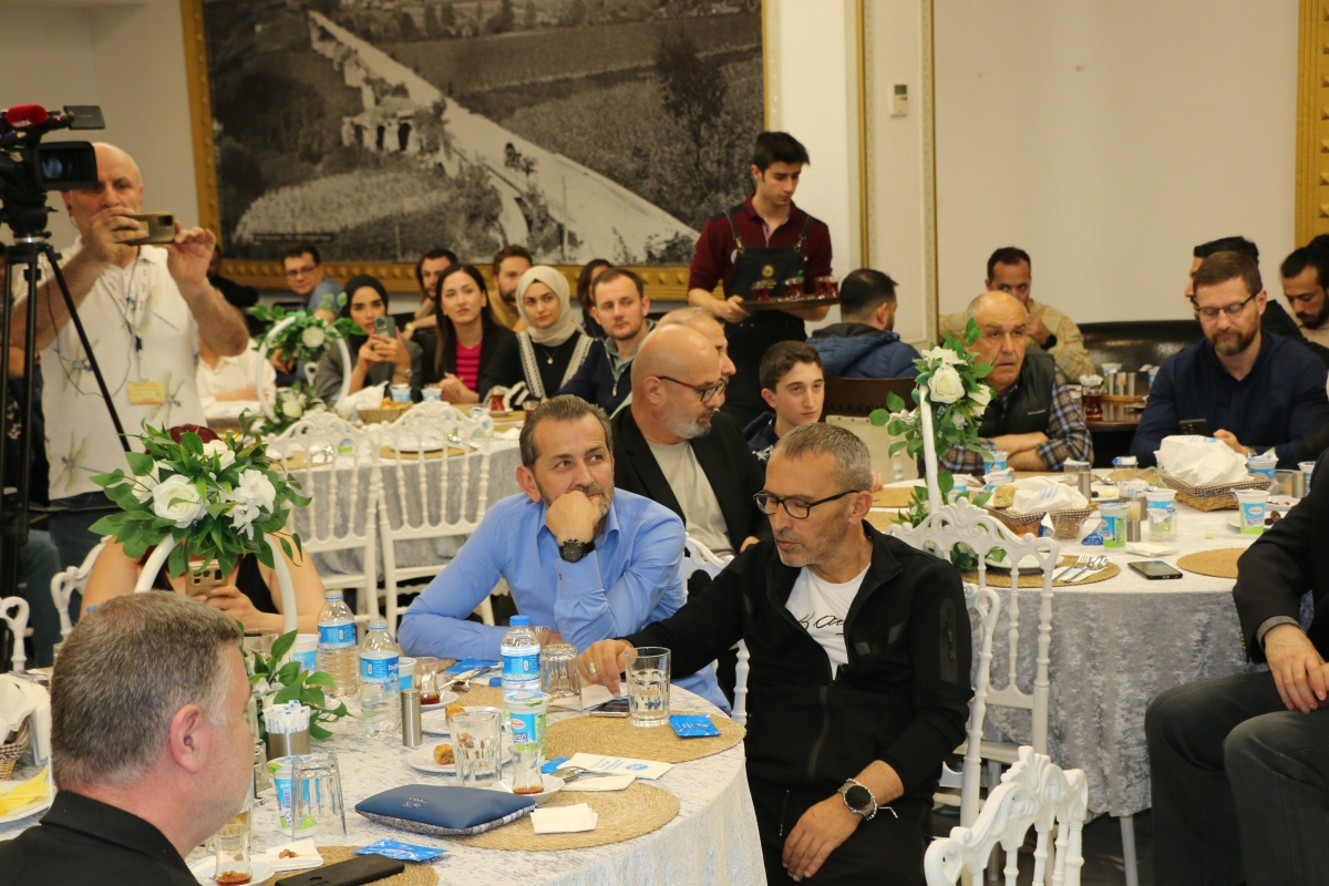 Sakarya Büyükşehir Belediye Başkanı Ekrem Yüce'nin Basına Veda Yemeği (GECEYE DAMGASINI VURAN HATIRA FOTOĞRAFLARI )