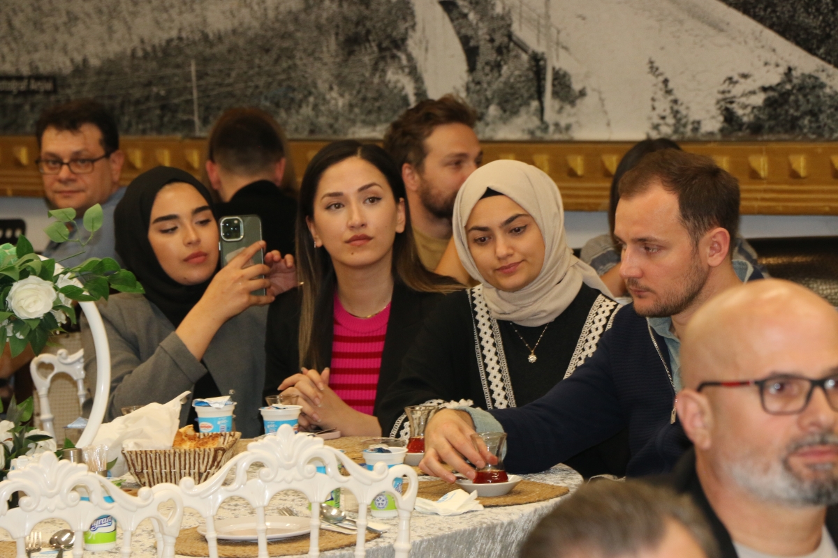Sakarya Büyükşehir Belediye Başkanı Ekrem Yüce'nin Basına Veda Yemeği (GECEYE DAMGASINI VURAN HATIRA FOTOĞRAFLARI )