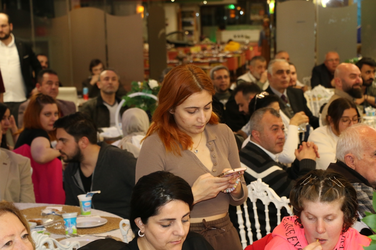Sakarya Büyükşehir Belediye Başkanı Ekrem Yüce'nin Basına Veda Yemeği (GECEYE DAMGASINI VURAN HATIRA FOTOĞRAFLARI )