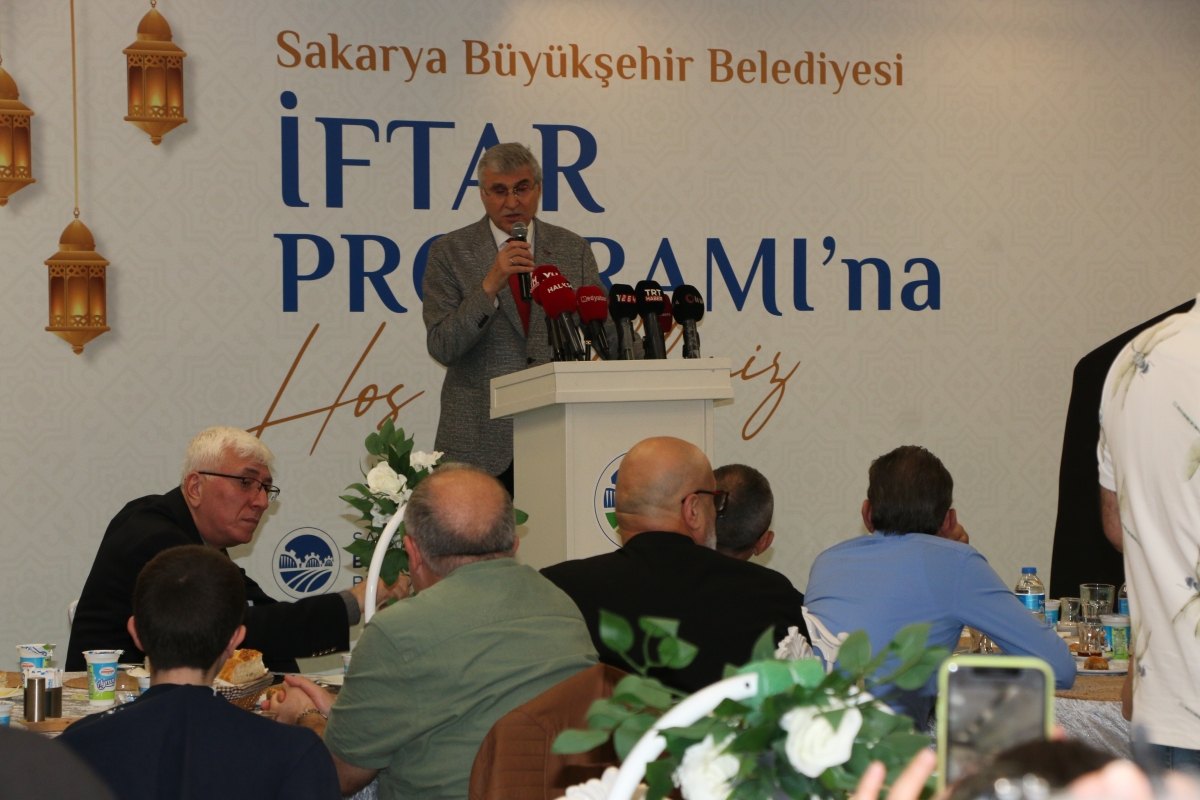 Sakarya Büyükşehir Belediye Başkanı Ekrem Yüce'nin Basına Veda Yemeği (GECEYE DAMGASINI VURAN HATIRA FOTOĞRAFLARI )