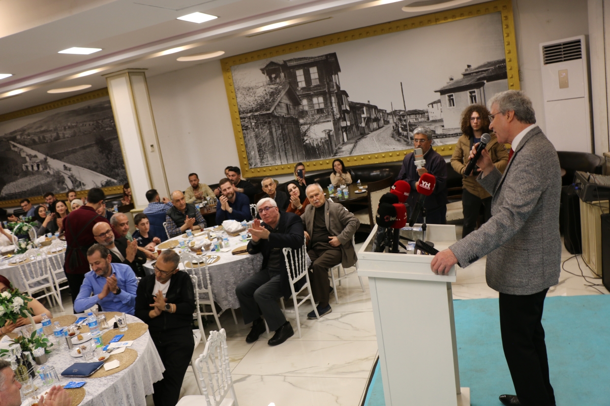 Sakarya Büyükşehir Belediye Başkanı Ekrem Yüce'nin Basına Veda Yemeği (GECEYE DAMGASINI VURAN HATIRA FOTOĞRAFLARI )