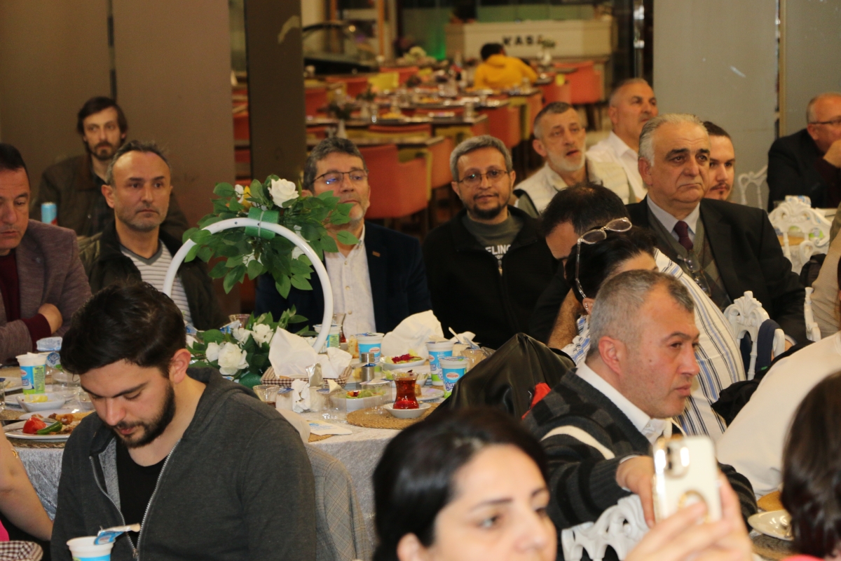Sakarya Büyükşehir Belediye Başkanı Ekrem Yüce'nin Basına Veda Yemeği (GECEYE DAMGASINI VURAN HATIRA FOTOĞRAFLARI )