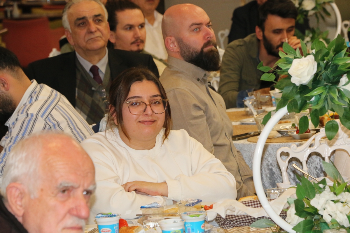 Sakarya Büyükşehir Belediye Başkanı Ekrem Yüce'nin Basına Veda Yemeği (GECEYE DAMGASINI VURAN HATIRA FOTOĞRAFLARI )