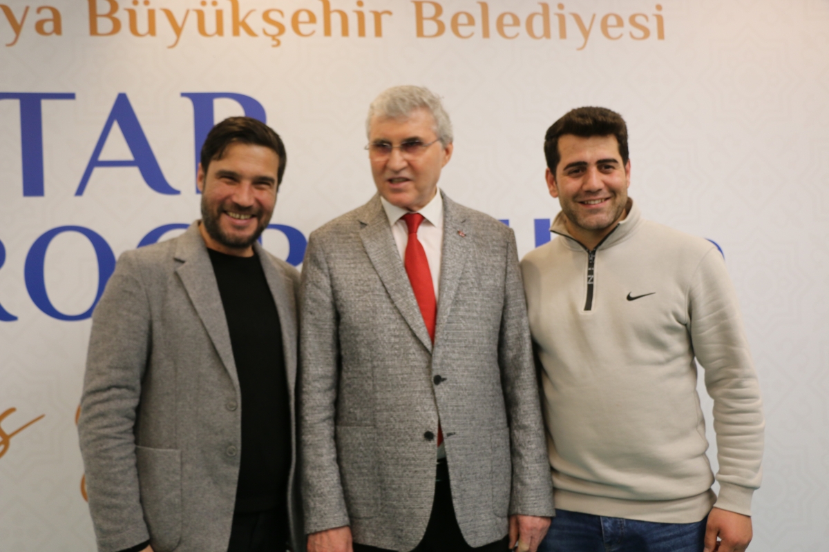 Sakarya Büyükşehir Belediye Başkanı Ekrem Yüce'nin Basına Veda Yemeği (GECEYE DAMGASINI VURAN HATIRA FOTOĞRAFLARI )