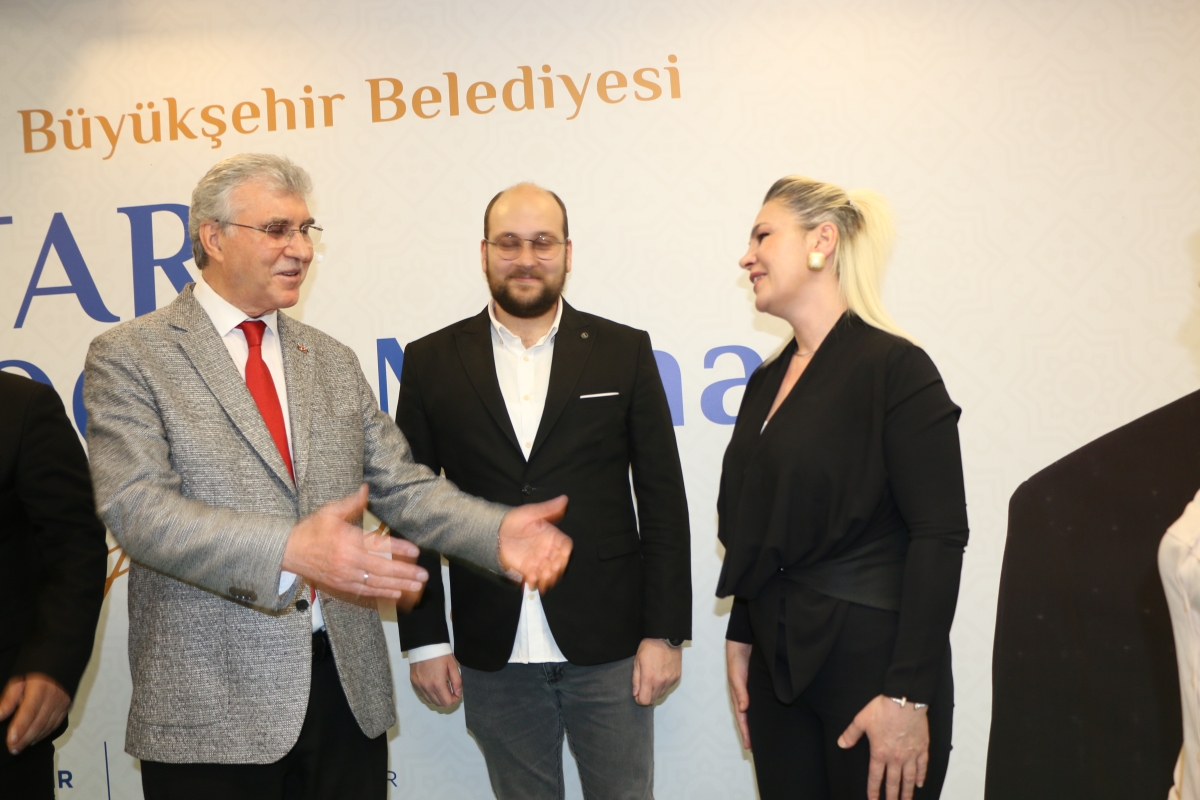Sakarya Büyükşehir Belediye Başkanı Ekrem Yüce'nin Basına Veda Yemeği (GECEYE DAMGASINI VURAN HATIRA FOTOĞRAFLARI )