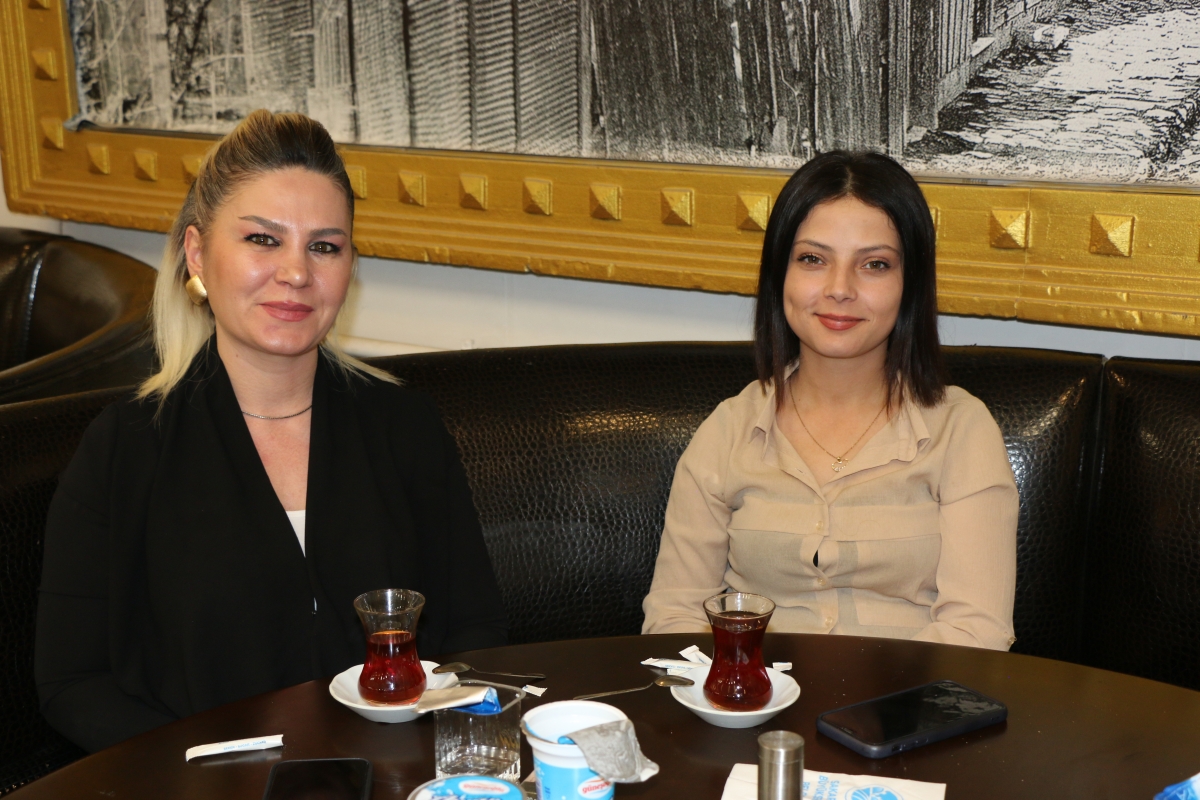 Sakarya Büyükşehir Belediye Başkanı Ekrem Yüce'nin Basına Veda Yemeği (GECEYE DAMGASINI VURAN HATIRA FOTOĞRAFLARI )