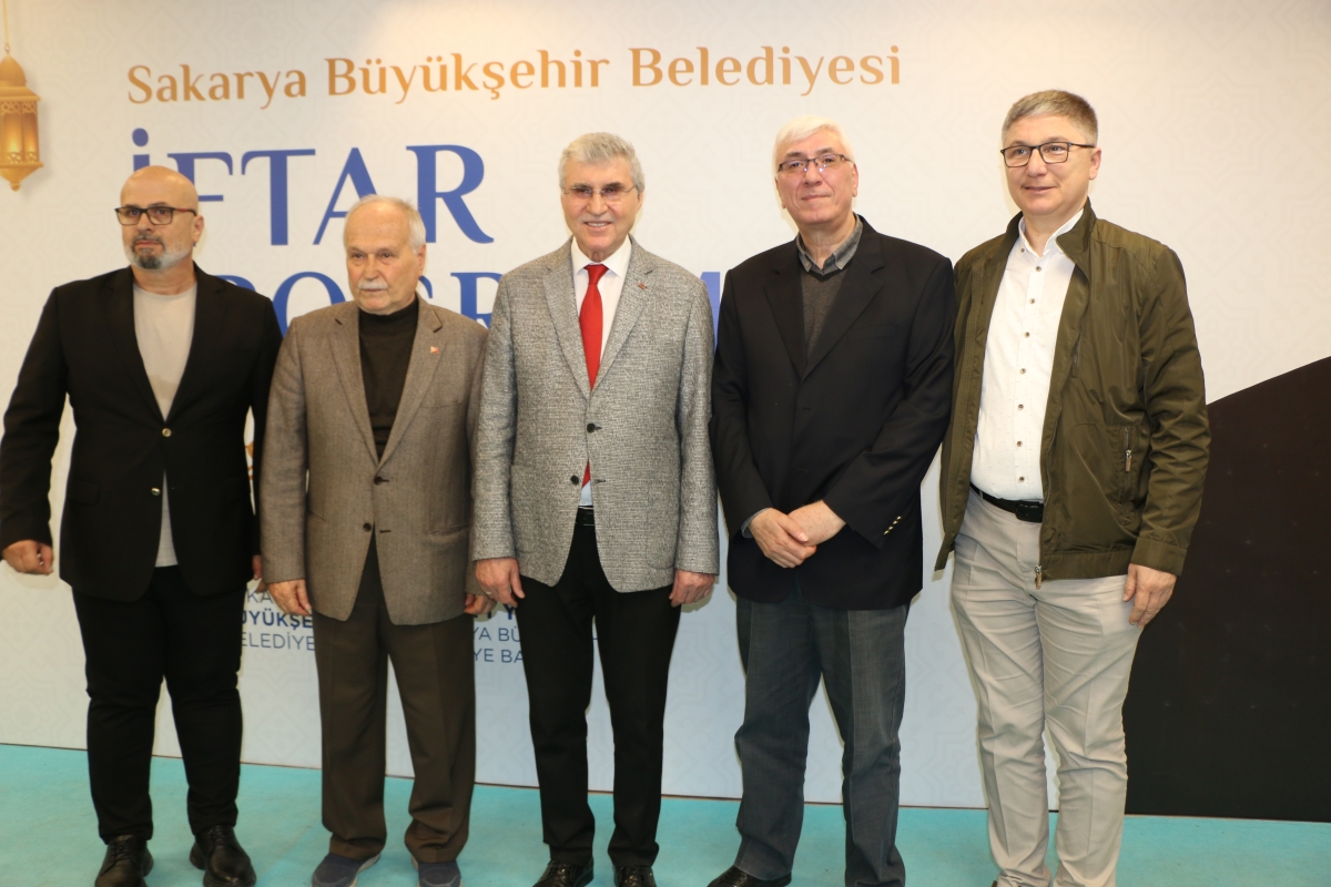 Sakarya Büyükşehir Belediye Başkanı Ekrem Yüce'nin Basına Veda Yemeği (GECEYE DAMGASINI VURAN HATIRA FOTOĞRAFLARI )