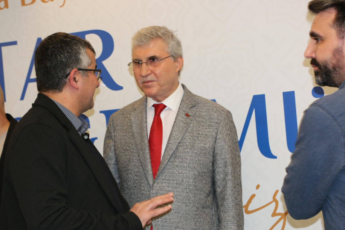 Sakarya Büyükşehir Belediye Başkanı Ekrem Yüce'nin Basına Veda Yemeği (GECEYE DAMGASINI VURAN HATIRA FOTOĞRAFLARI )