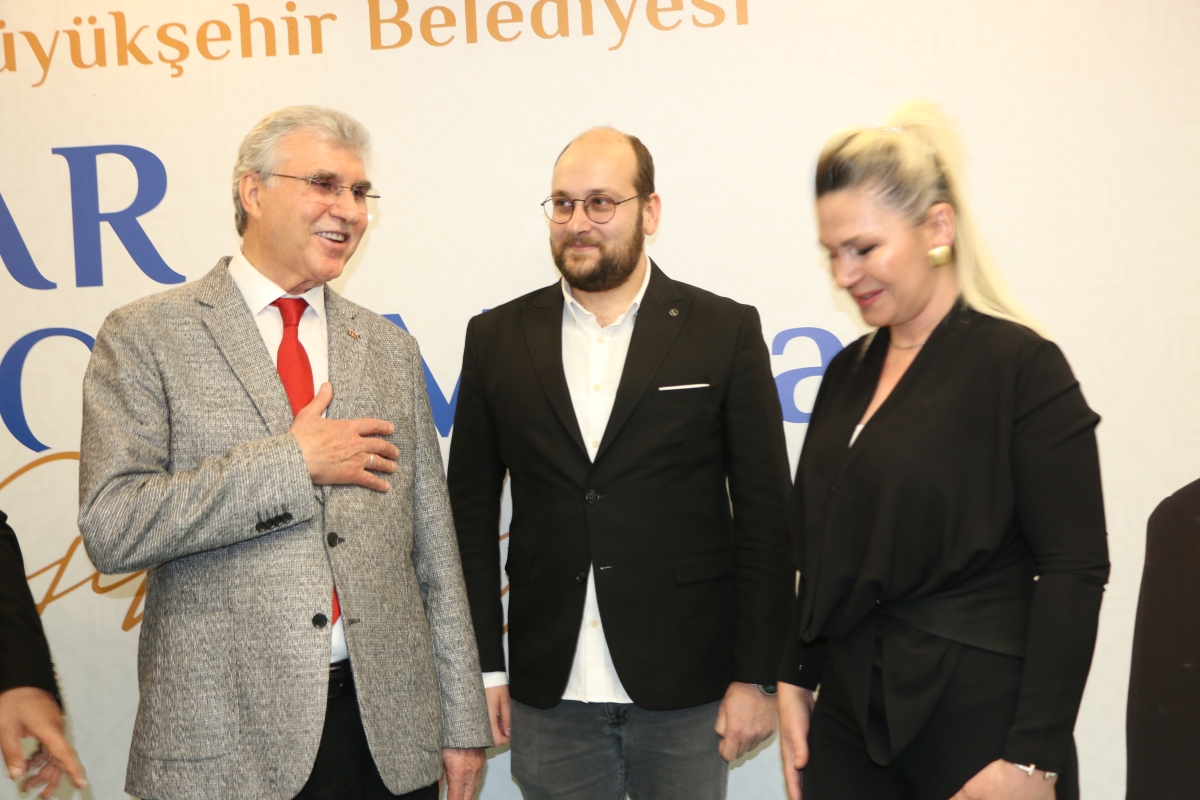 Sakarya Büyükşehir Belediye Başkanı Ekrem Yüce'nin Basına Veda Yemeği (GECEYE DAMGASINI VURAN HATIRA FOTOĞRAFLARI )