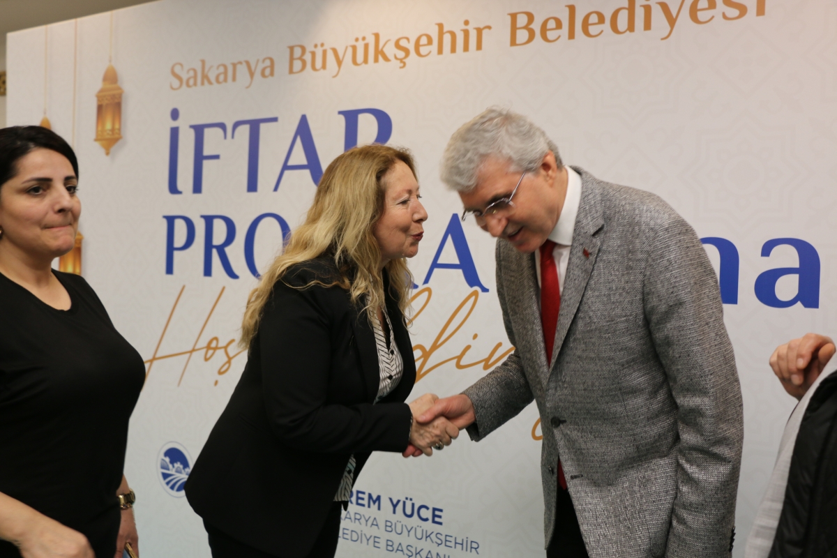 Sakarya Büyükşehir Belediye Başkanı Ekrem Yüce'nin Basına Veda Yemeği (GECEYE DAMGASINI VURAN HATIRA FOTOĞRAFLARI )