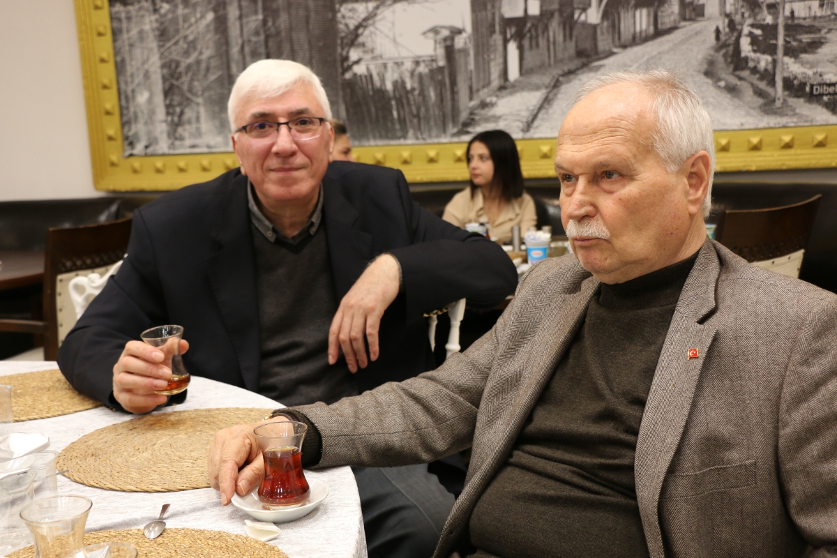 Sakarya Büyükşehir Belediye Başkanı Ekrem Yüce'nin Basına Veda Yemeği (GECEYE DAMGASINI VURAN HATIRA FOTOĞRAFLARI )