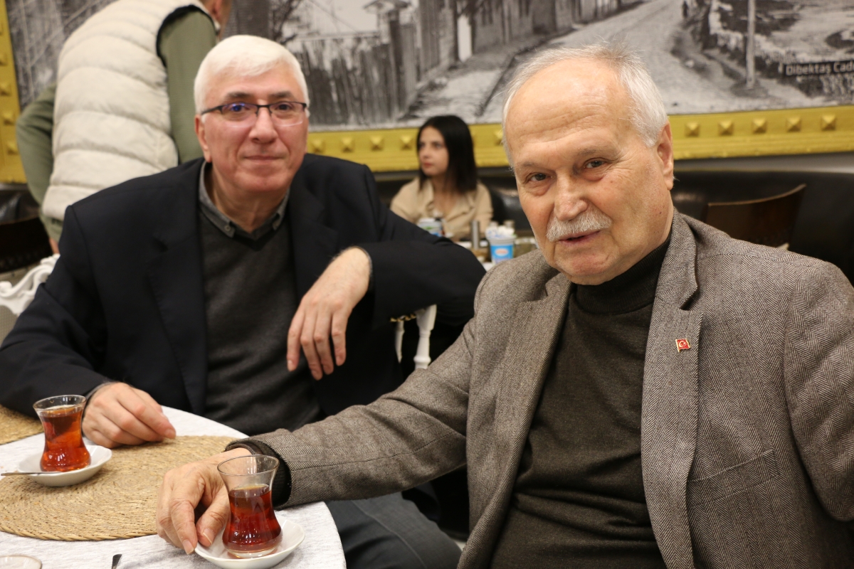 Sakarya Büyükşehir Belediye Başkanı Ekrem Yüce'nin Basına Veda Yemeği (GECEYE DAMGASINI VURAN HATIRA FOTOĞRAFLARI )