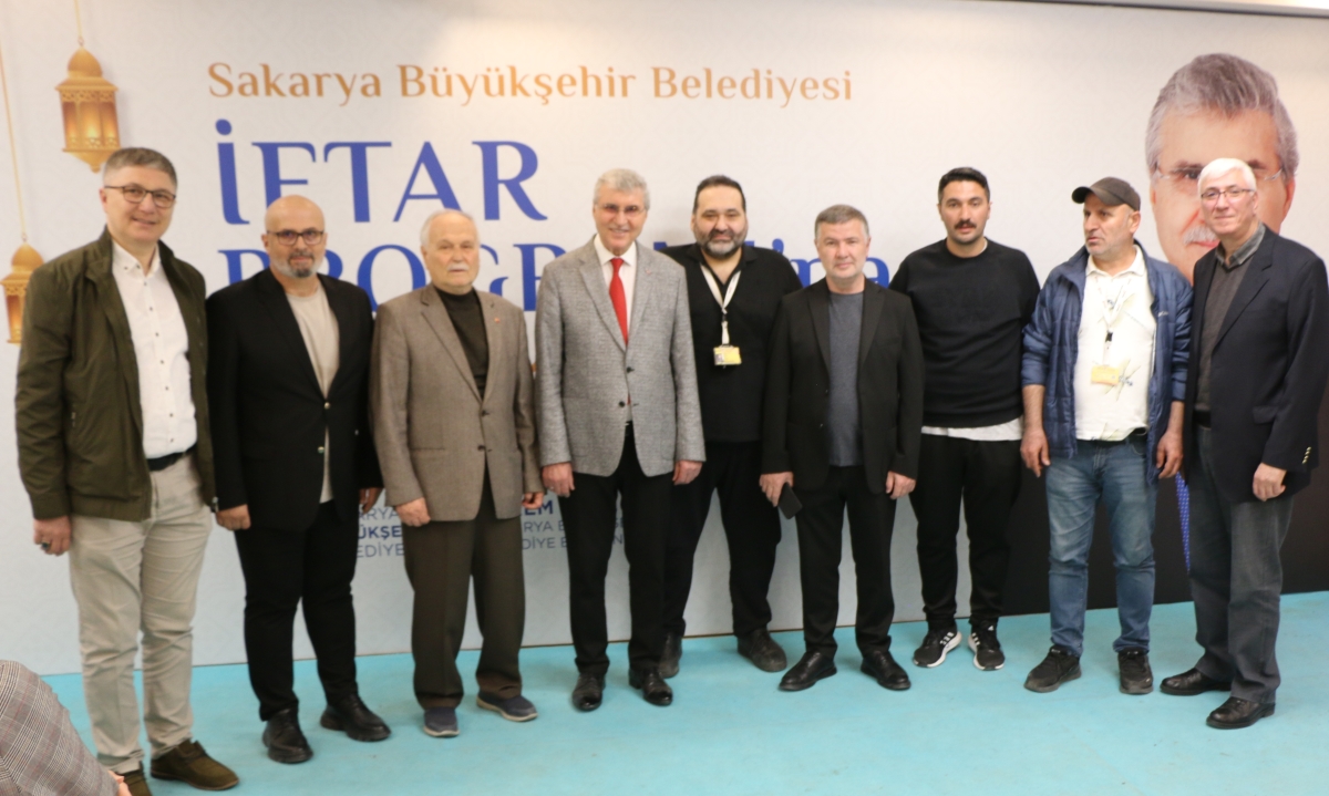 Sakarya Büyükşehir Belediye Başkanı Ekrem Yüce'nin Basına Veda Yemeği (GECEYE DAMGASINI VURAN HATIRA FOTOĞRAFLARI )