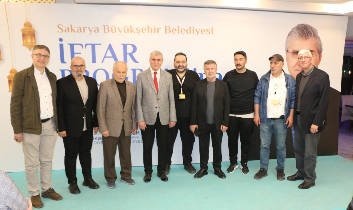 Sakarya Büyükşehir Belediye Başkanı Ekrem Yüce'nin Basına Veda Yemeği (GECEYE DAMGASINI VURAN HATIRA FOTOĞRAFLARI )