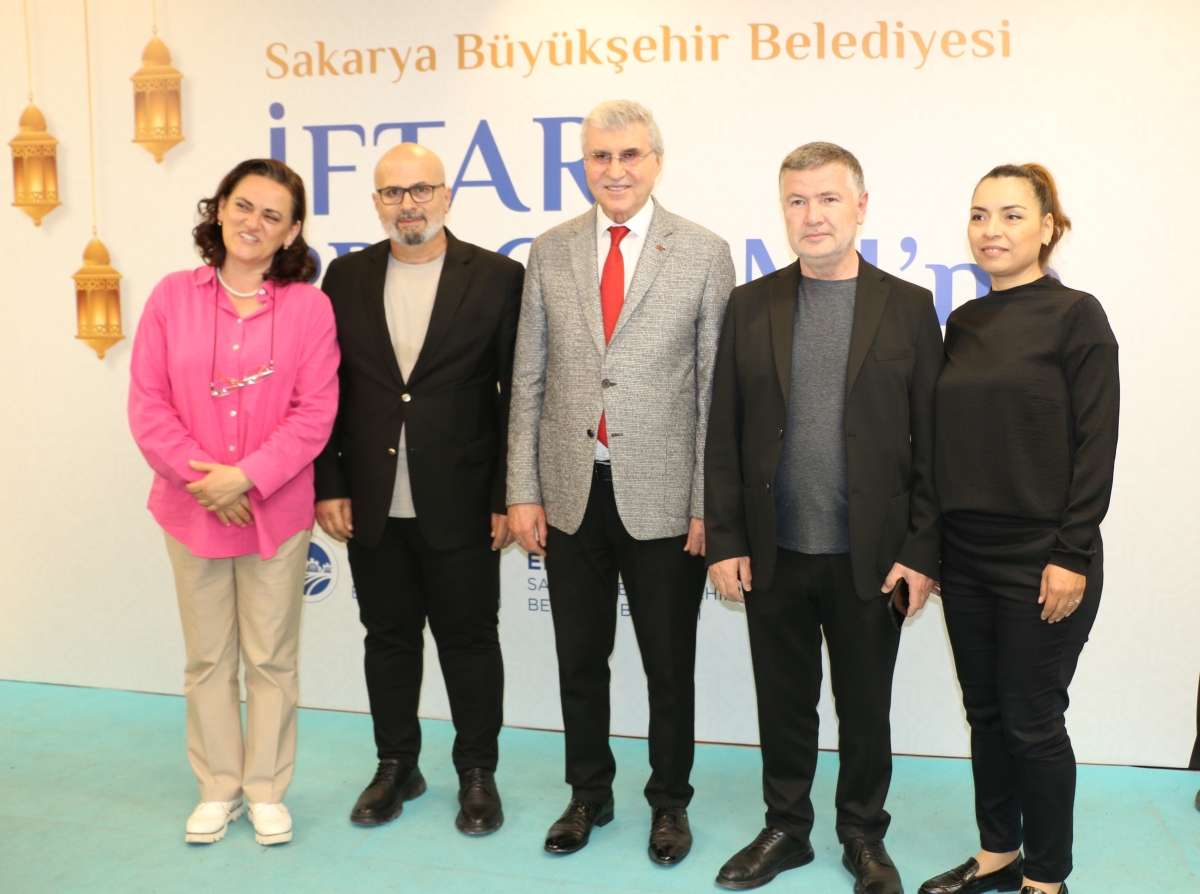 Sakarya Büyükşehir Belediye Başkanı Ekrem Yüce'nin Basına Veda Yemeği (GECEYE DAMGASINI VURAN HATIRA FOTOĞRAFLARI )