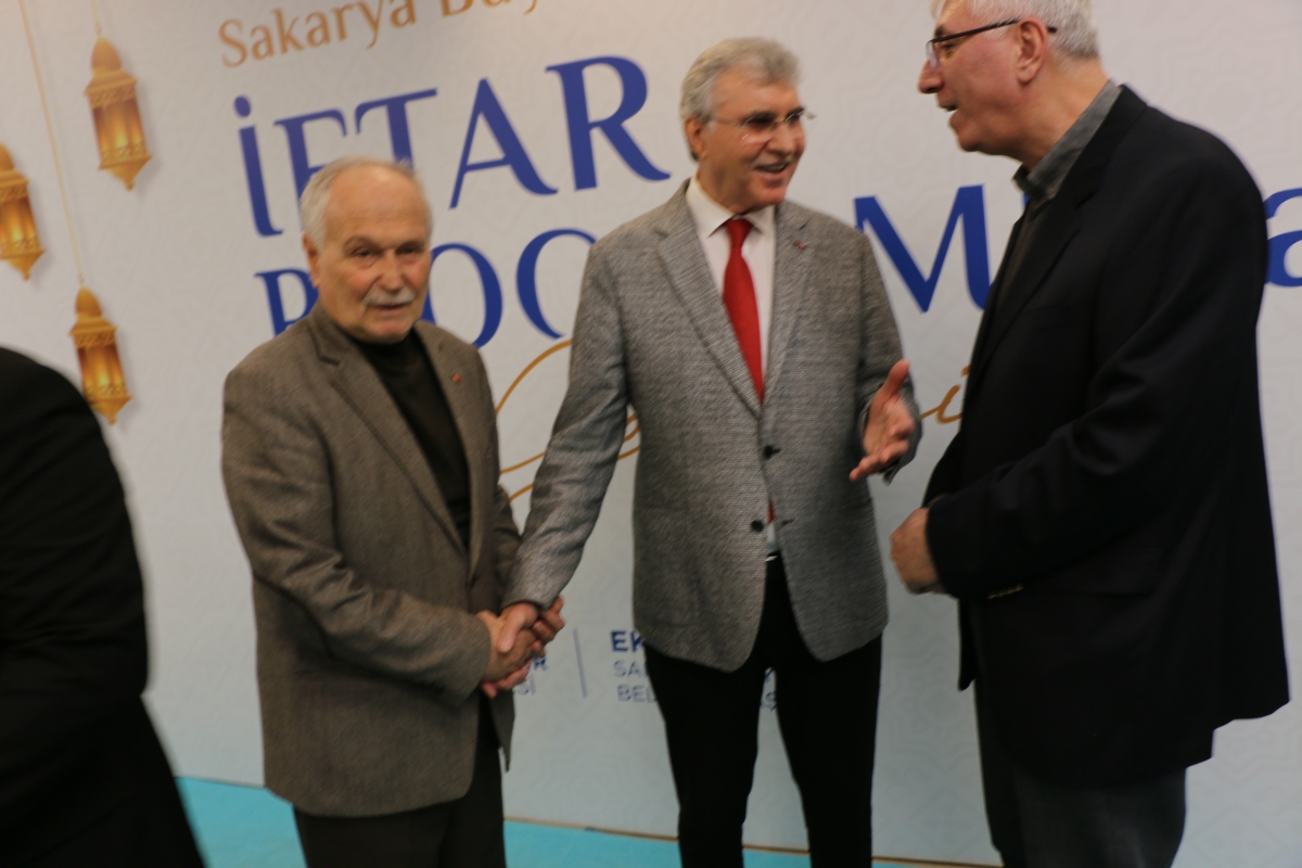 Sakarya Büyükşehir Belediye Başkanı Ekrem Yüce'nin Basına Veda Yemeği (GECEYE DAMGASINI VURAN HATIRA FOTOĞRAFLARI )