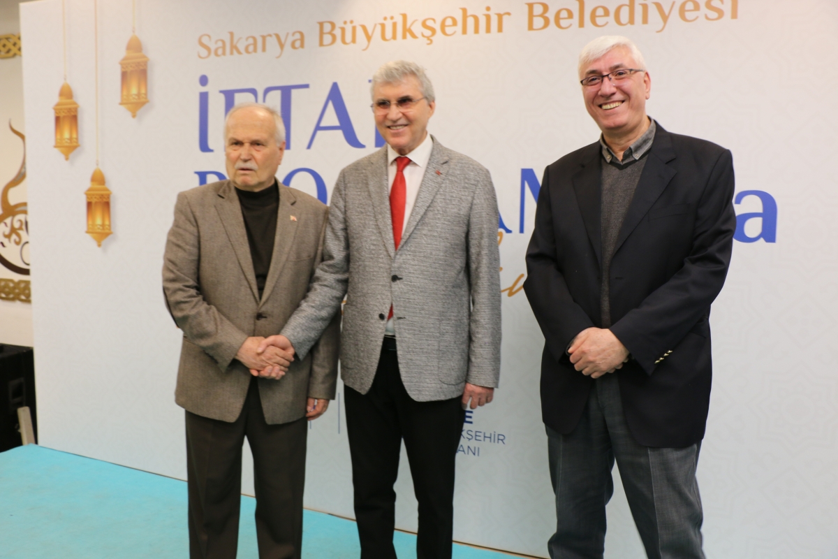 Sakarya Büyükşehir Belediye Başkanı Ekrem Yüce'nin Basına Veda Yemeği (GECEYE DAMGASINI VURAN HATIRA FOTOĞRAFLARI )
