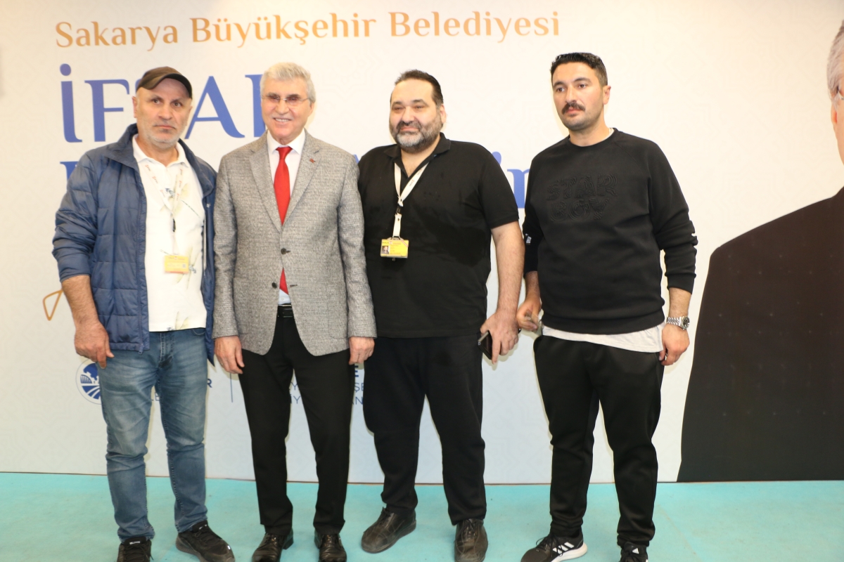 Sakarya Büyükşehir Belediye Başkanı Ekrem Yüce'nin Basına Veda Yemeği (GECEYE DAMGASINI VURAN HATIRA FOTOĞRAFLARI )
