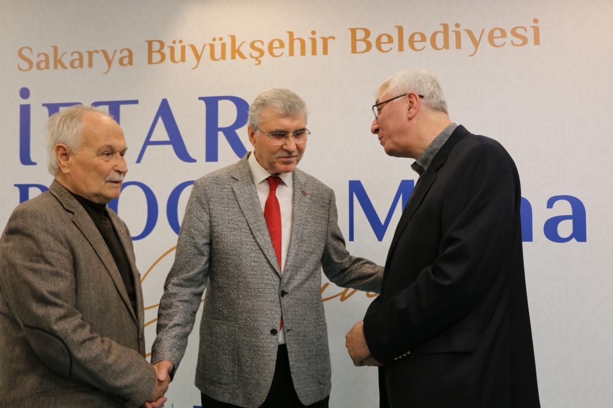 Sakarya Büyükşehir Belediye Başkanı Ekrem Yüce'nin Basına Veda Yemeği (GECEYE DAMGASINI VURAN HATIRA FOTOĞRAFLARI )